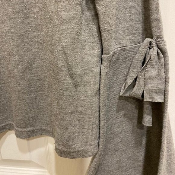 URBAN HERITAGE // Bell Sleeve Sweater - Picture 3 of 4